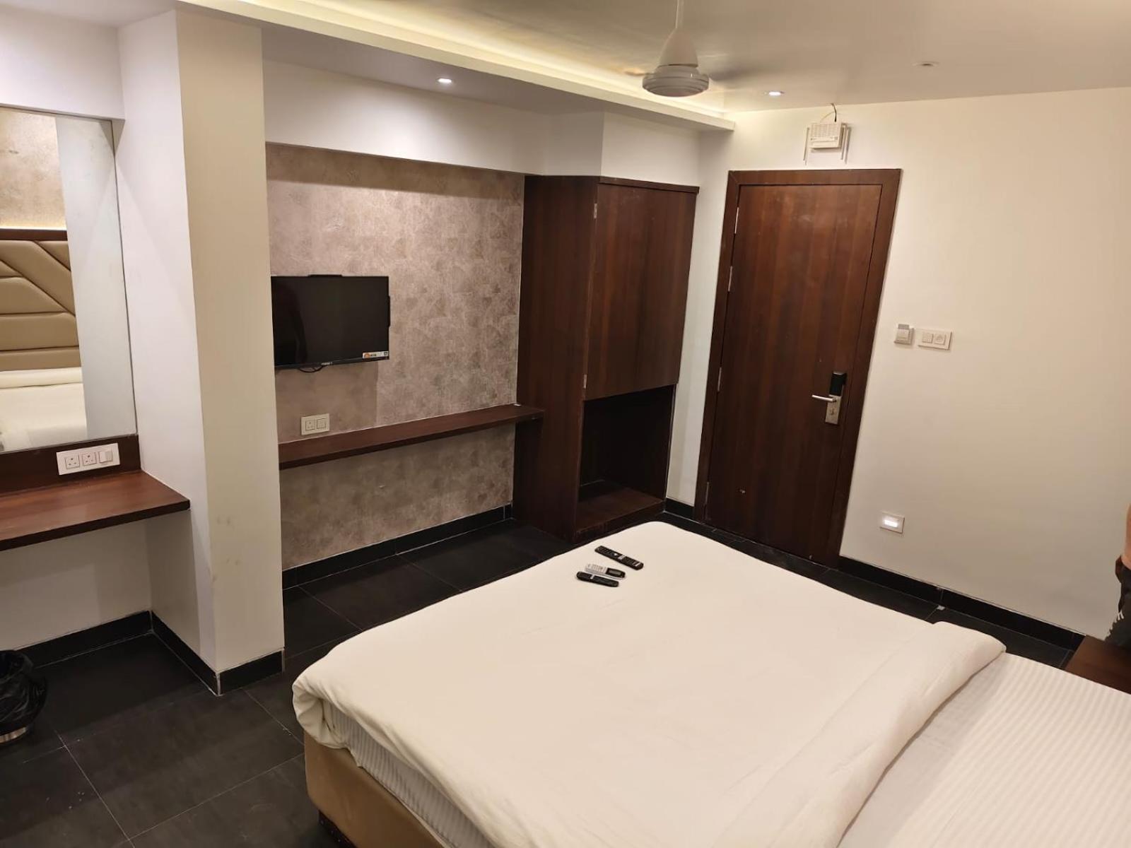 Hotel Dakshin Grandeur Navi Mumbai Exterior foto