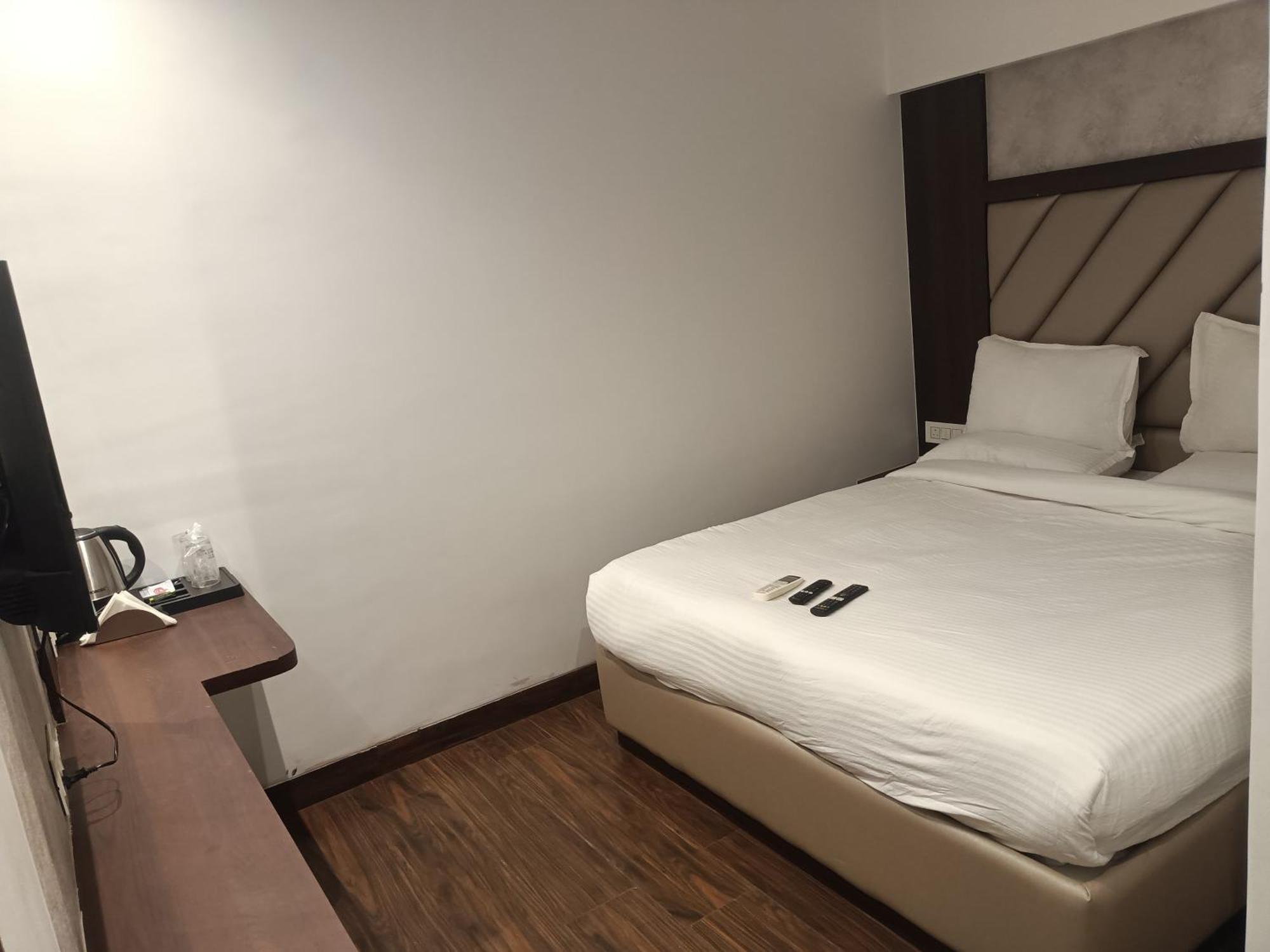 Hotel Dakshin Grandeur Navi Mumbai Exterior foto